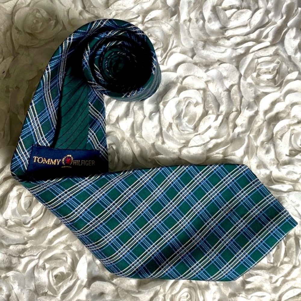New Tommy Hilfiger mens silk plaid tie